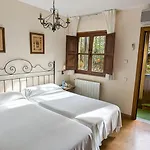 Alojamientos Cenera Hotel