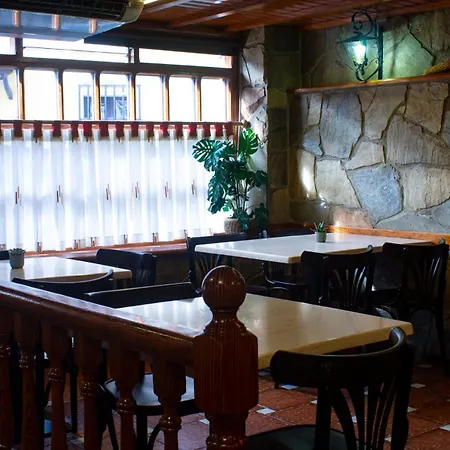 Alojamientos Cenera Hotel