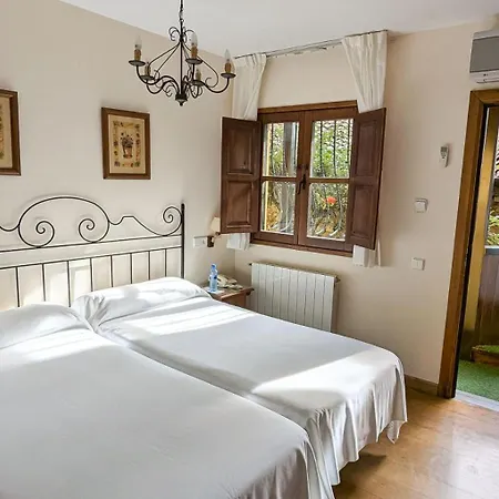 Alojamientos Cenera Hotel